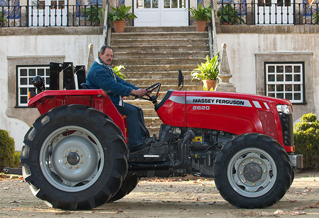 mf2600-traktor