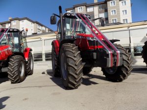 massey-ferguson-5450-03