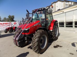 massey-ferguson-5450-04