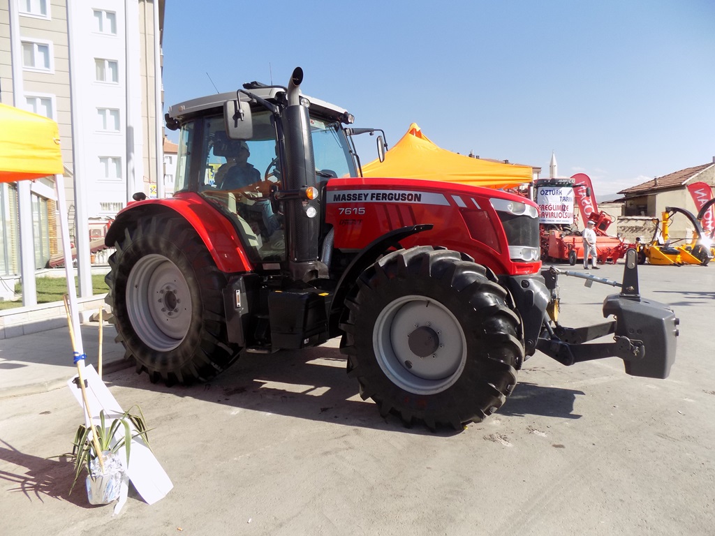 mf7615-traktorler-2
